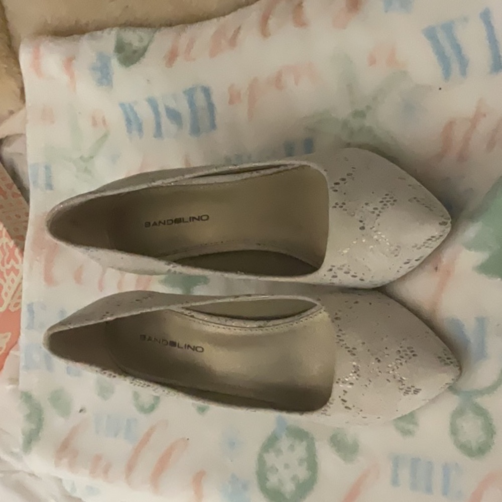 Bandolino suede pumps. Size 8.